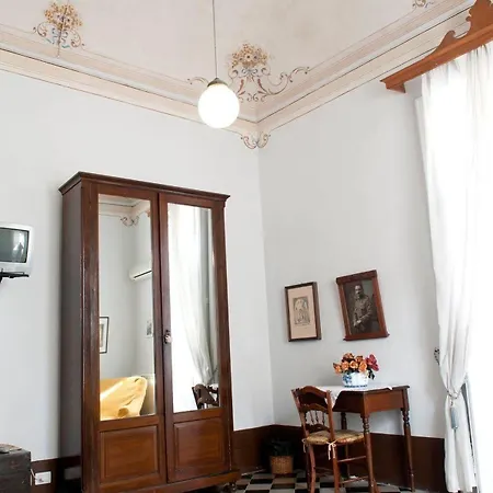 Casa Cristina Bed and Breakfast 3*